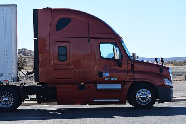truck-redtractor-640